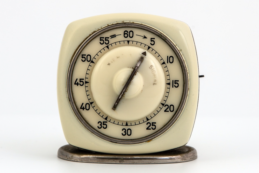 图片:一个古董计时器，刻度盘设置为5。
